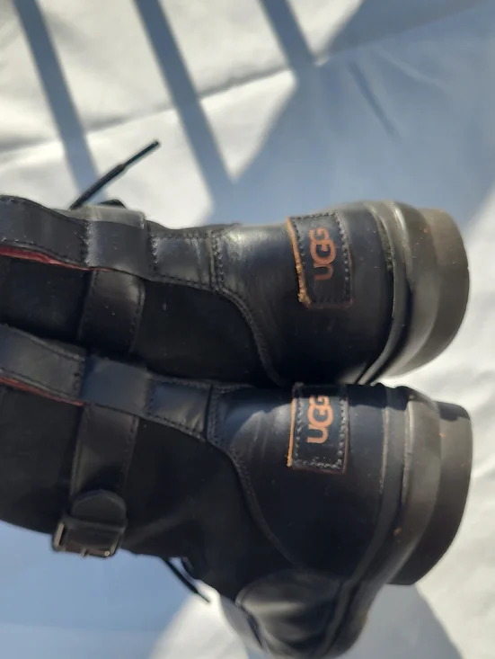 UGGS 9.5 - Picture 10 of 10